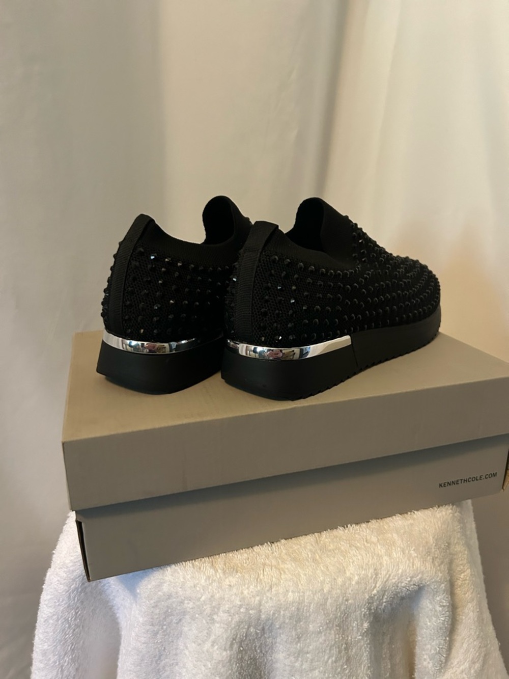 Kenneth Cole REACTION Black Jewel Jogger - Picture 3 of 7
